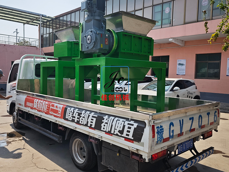 雙軸撕碎機發貨中